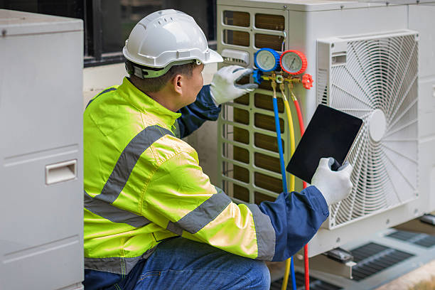 Professional Hvac technician working in Aldie, VA
